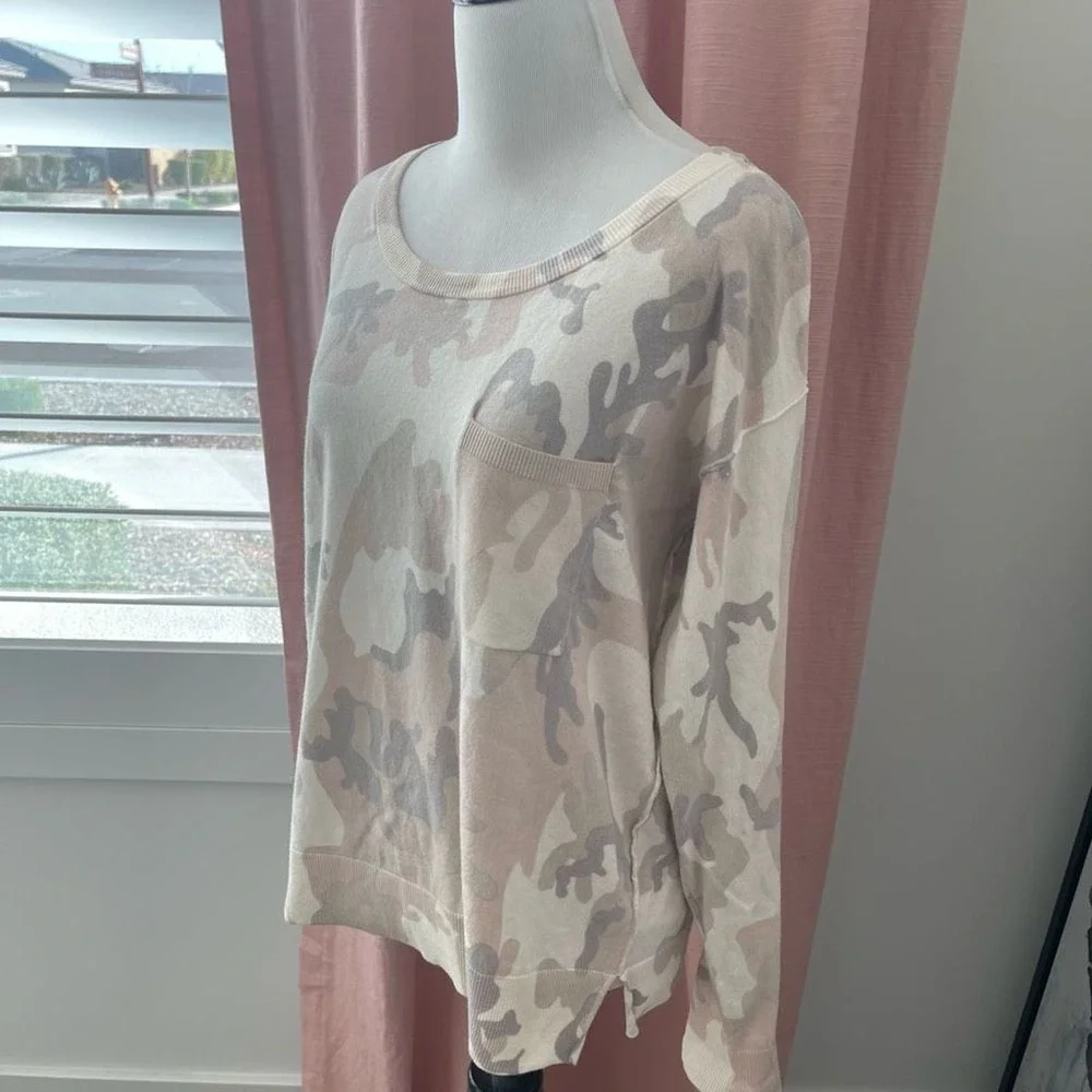 Sanctuary beige cream Camo sweater XS